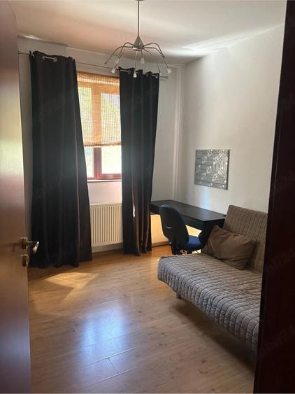 Apartament cu 3 camere decomandat în Exterior Vest