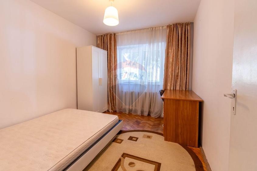 Apartament cu 3 camere decomandat în Zorilor