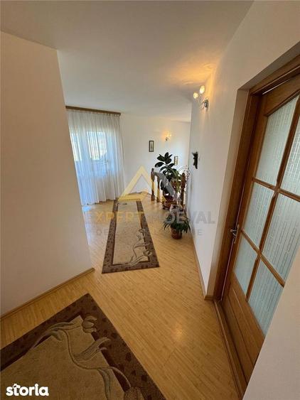 Casă cu 7 camere cu Teren 800 Mp în Vasile Alecsandri