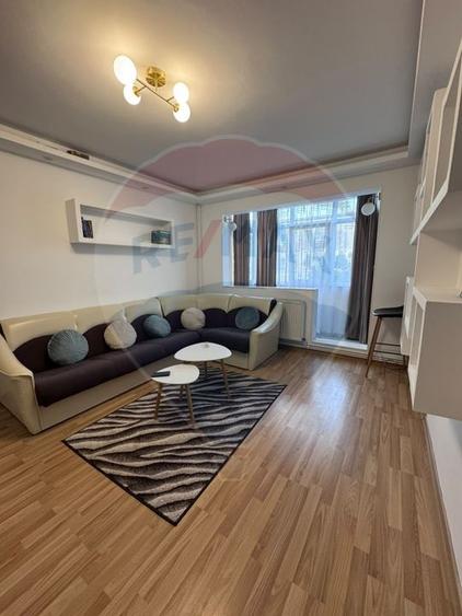 Apartament cu 2 camere semidecomandat, mobilat în Podul de Piatră