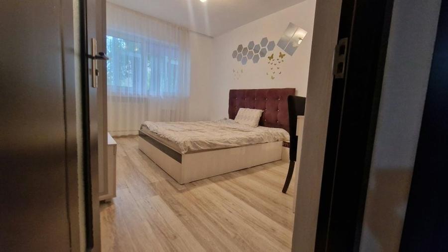 Apartament cu 3 camere decomandat în Micro 38