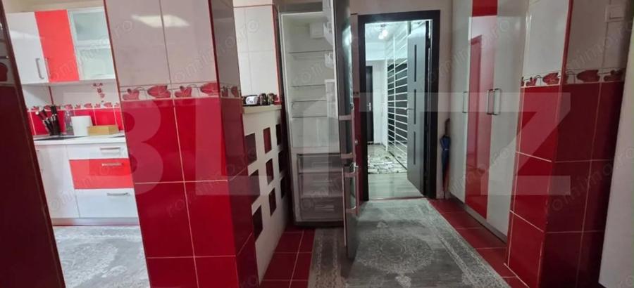 Apartament cu 3 camere decomandat, mobilat în Micro 3
