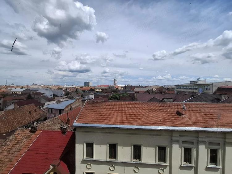 Apartament cu 6 camere decomandat în Central