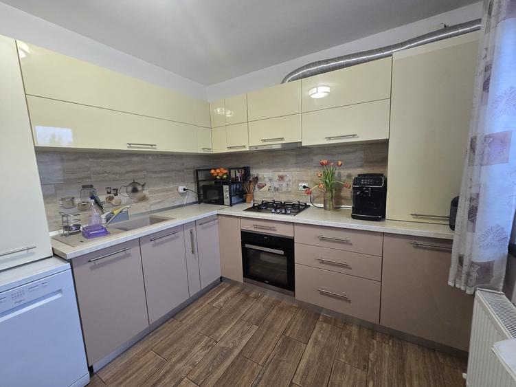Apartament cu 4 camere decomandat, mobilat în Popas Păcurari