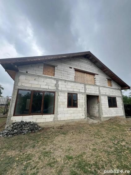 Casă cu 4 camere cu Teren 895 Mp în Vadu Pașii