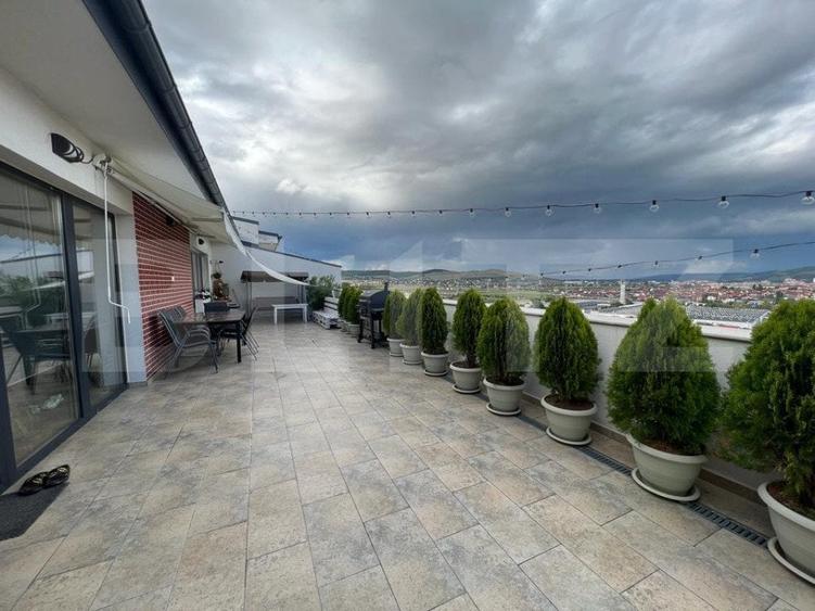 Apartament cu 3 camere semidecomandat în Central