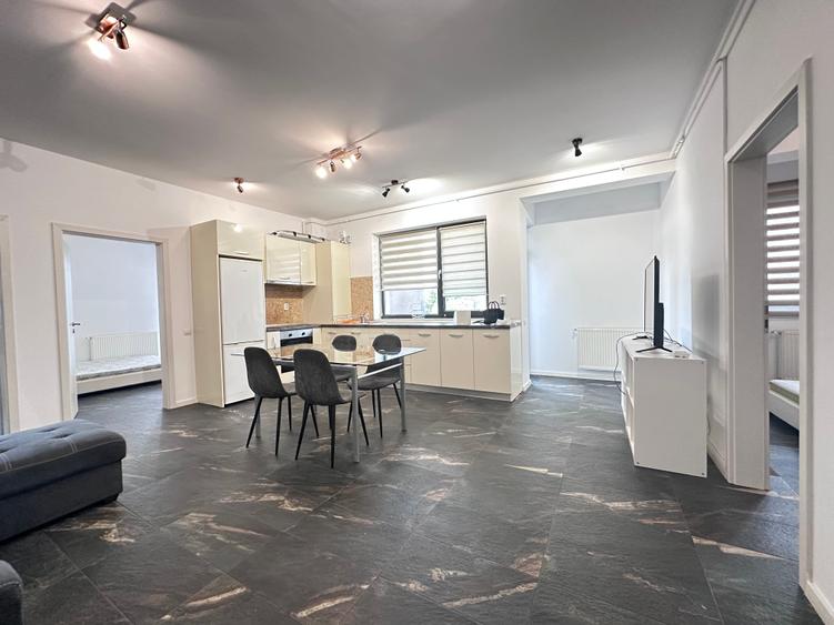 Apartament cu 3 camere semidecomandat, mobilat în Bună Ziua
