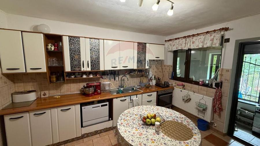 Casă cu 5 camere cu Teren 1000 Mp în Ciușlea