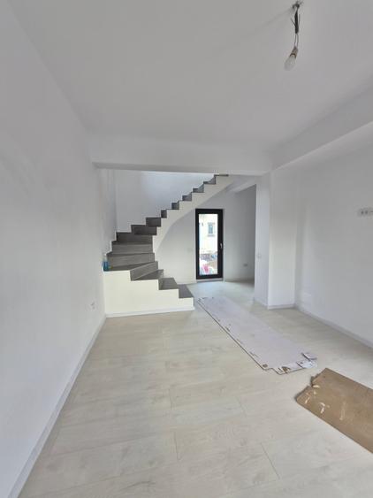Casă individuală cu 3 camere cu Teren 250 Mp în Central