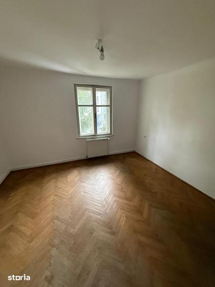Apartament cu 3 camere semidecomandat în Andrei Mureșanu