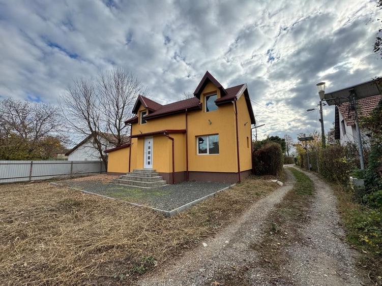 Casă cu 3 camere cu Canalizare în 3 Insule