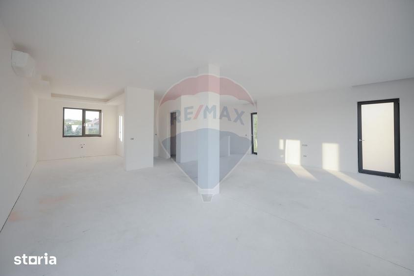Casă cu 4 camere cu Teren 575 Mp în Iorga