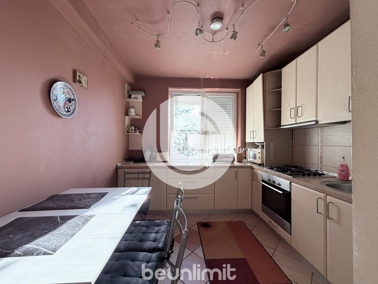 Apartament cu 3 camere decomandat, mobilat în Central