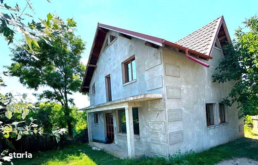 Casă cu 4 camere cu Teren 1000 Mp în Șendreni