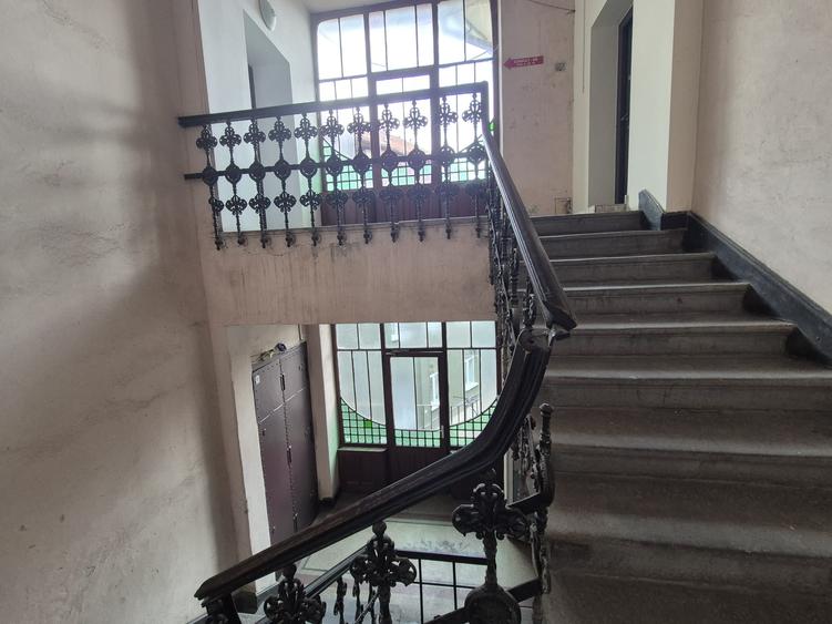 Apartament cu 2 camere nedecomandat în Central