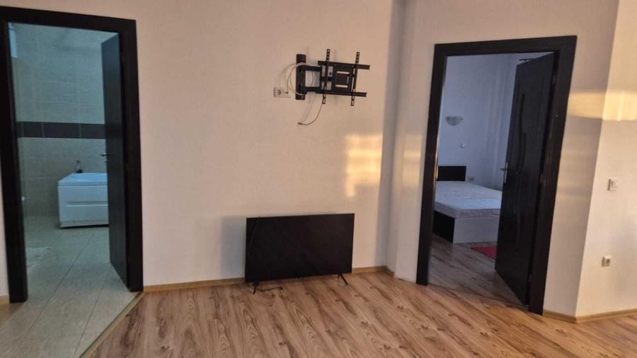 Apartament cu 2 camere semidecomandat în Florești