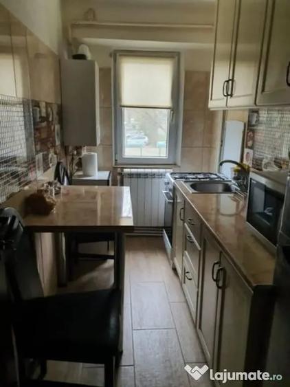 Apartament cu 2 camere semidecomandat în Micro 38