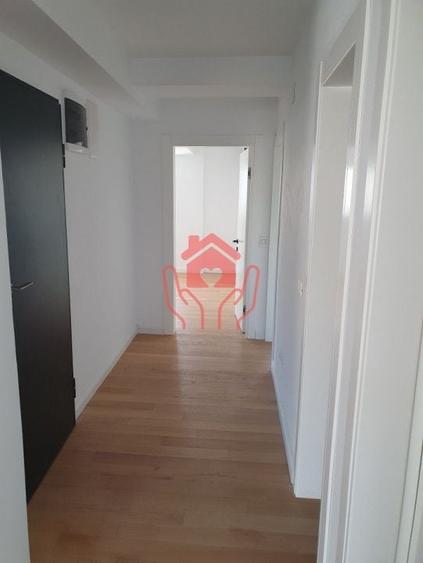 Apartament cu 3 camere decomandat în Romană