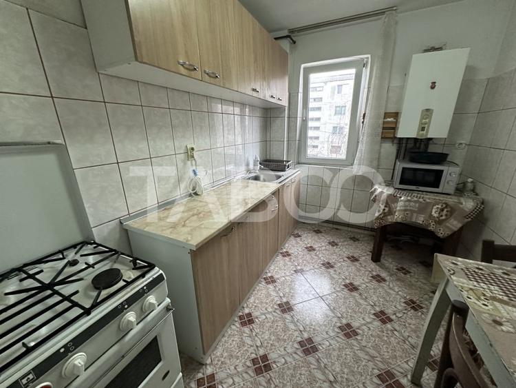 Apartament semidecomandat 2 camere balcon etaj 2 zona Negoiului - 5