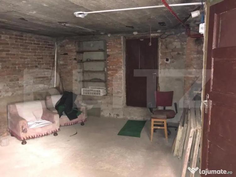 De vanzare, casa in Schei - 2