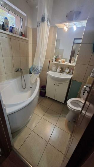 Apartament cu 2 camere semidecomandat în Aleea Carpați