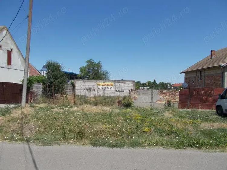 Casa neterminata langa Timisoara, Sacalaz, central, asfalt, utilitati, 1015 mp, FS=15,38mp. Com=0% - 3