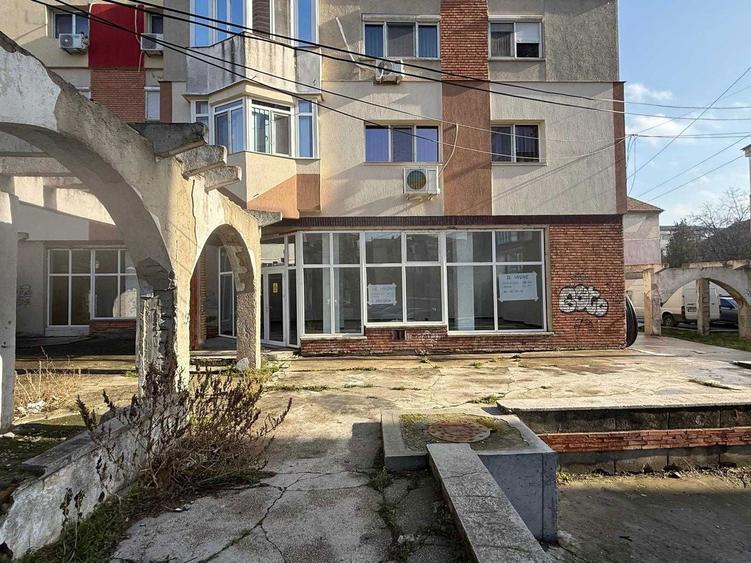 Spatiu coemrcial si terasa - 2