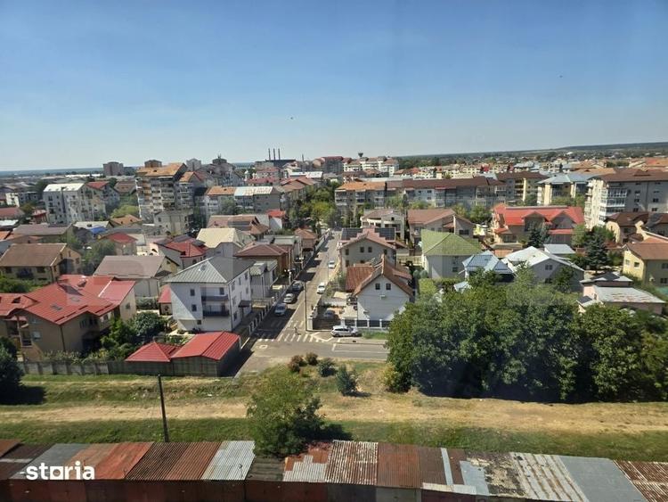 Apartament cu 3 camere decomandat în Micro 4