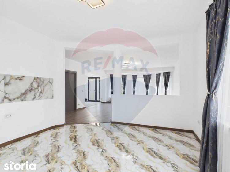 Casa / Vila cu 5 camere de vanzare - 4