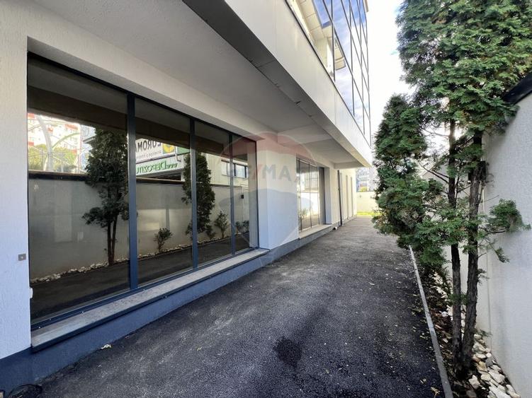 Spatiu comercial modern de inchiriat / 2 locuri de parcare - 9