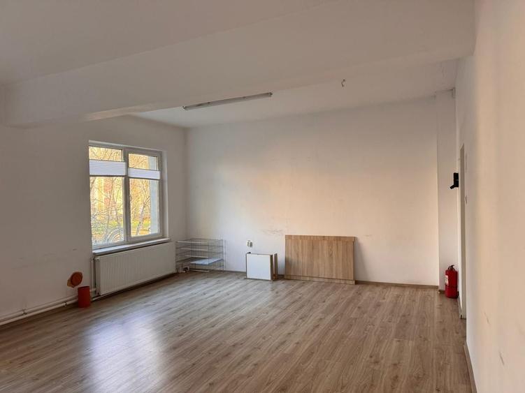 Cladire birouri / spatiu comercial - 584 mp  - Comision ZERO - 3