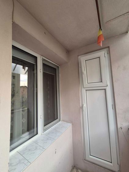 inchiriez apartament cu garaj - 8