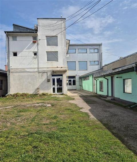 Spatiu comercial central 815 mp util - 2