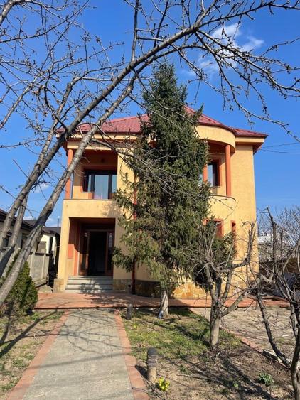 Casă de vânzare cu etaj  - 2