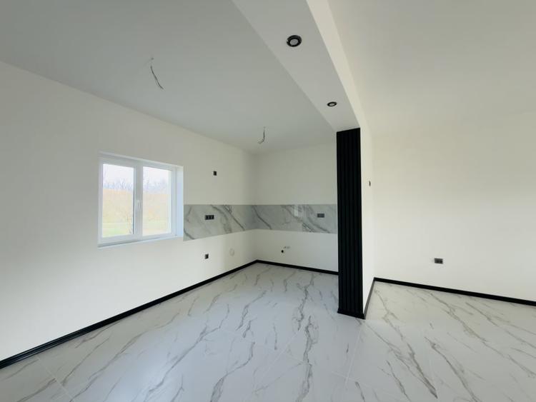 Duplex despartit prin camera tehnica, 3 camere - Beregsau Mare - 6