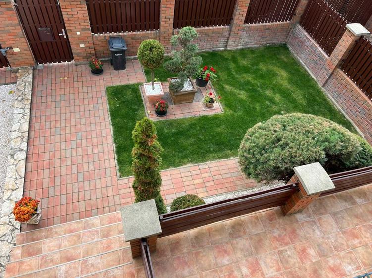 Casa D+P+M situata intr-o zona linistita, la doar cativa pasi de centrul orasului! - 1