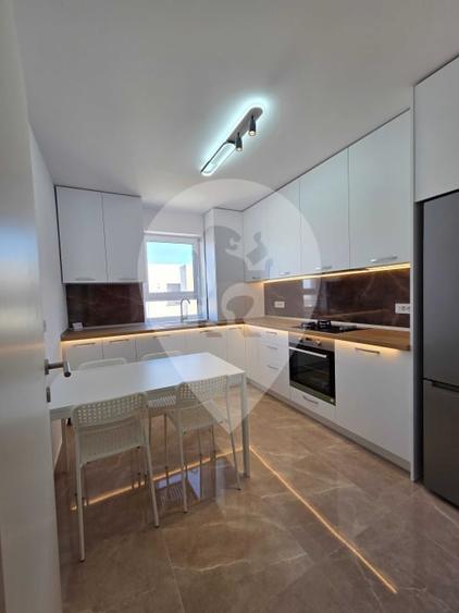 DE INCHIRIAT apartament 3 camere CORESI - 1