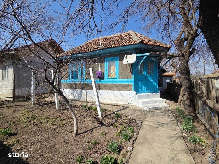 Casa batraneasca in comuna Cioranii de Jos - 400m2 - 2