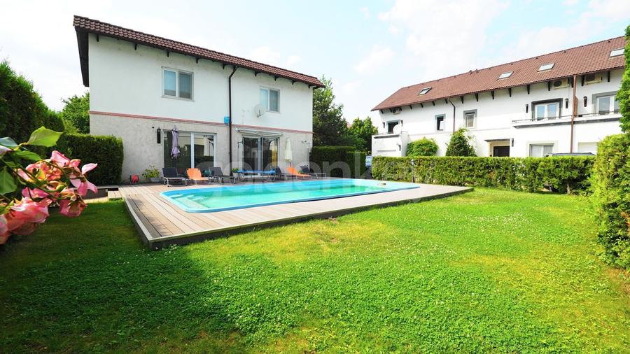 Vila cocheta in cartier rezidential cu piscina comuna, garaj - 1