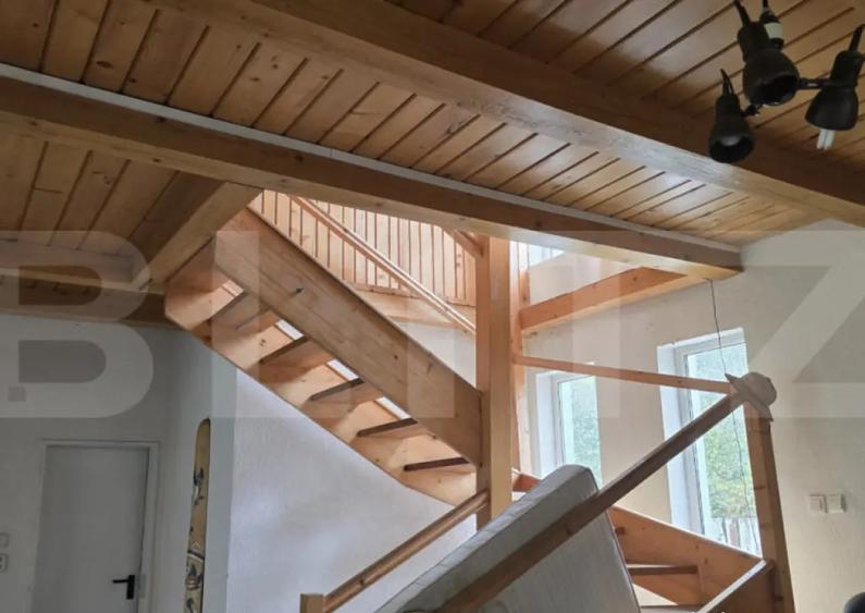 Casa 5 camere , 300 mp; Teren - 2000 mp . Viile Satu Mare - 12