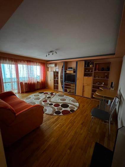 Inchiriez apartament cu 3 camere - 1