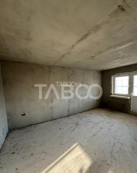 Apartament 3 camere de vanzare decomandat 56mp zona Valea Au