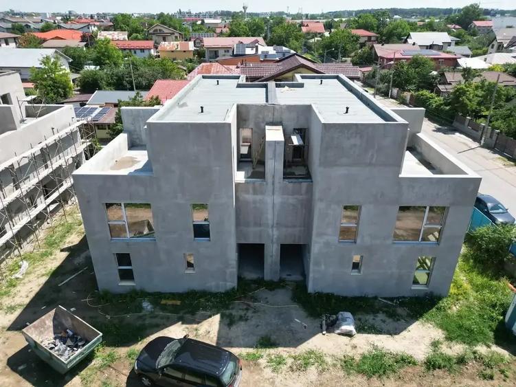 Casă cu 4 camere cu Canalizare în Vest
