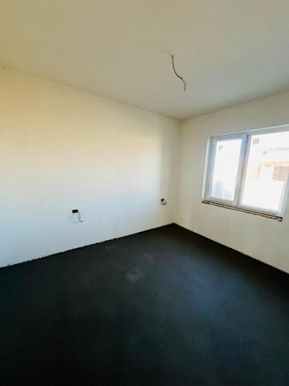 Casa noua ,  finisata cu 5 camere in localitatea Santandrei - 4