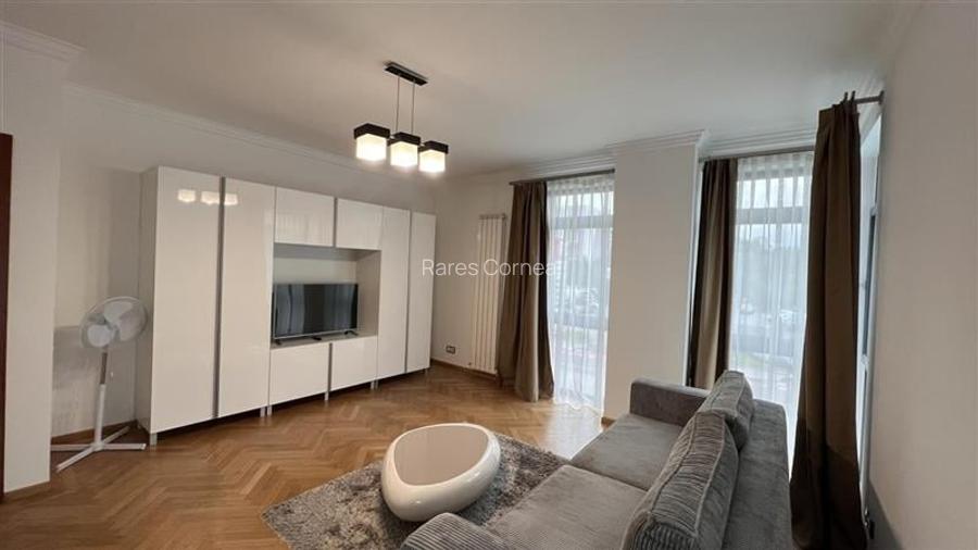 Inchiriere apartament 2 camere decomandate modern bloc nou Central- zona Platini