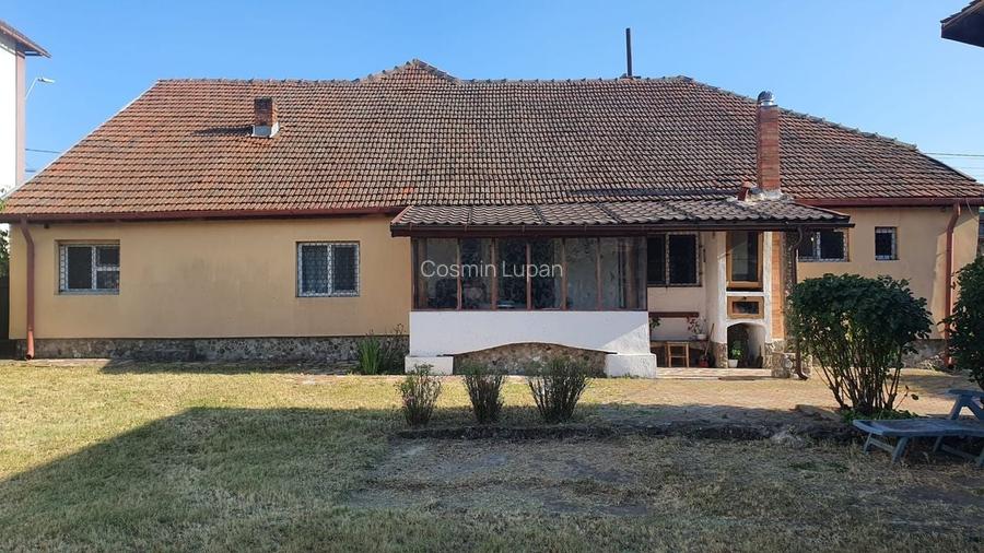 Casă de vanzare S+P+M, 6 camere, teren 1500 mp