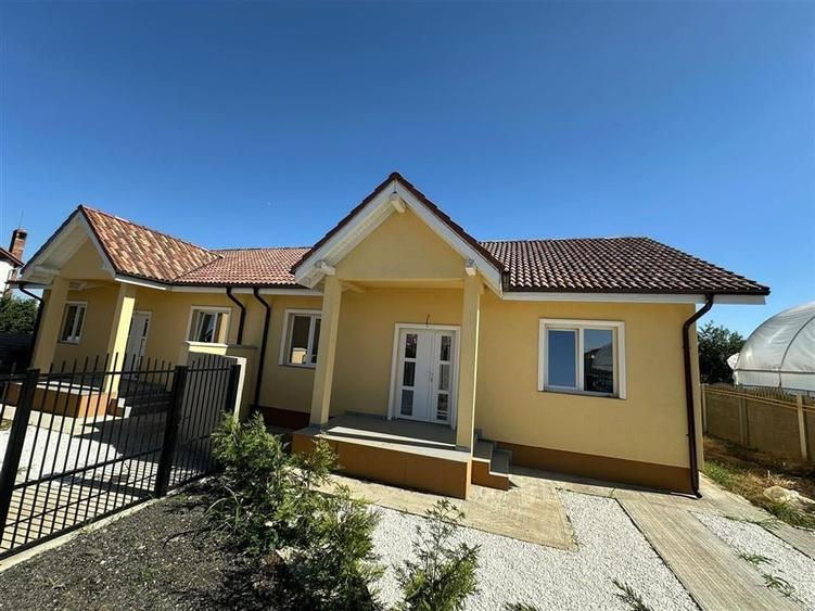 Casă individuală cu 3 camere cu Teren 265 Mp în Exterior Vest