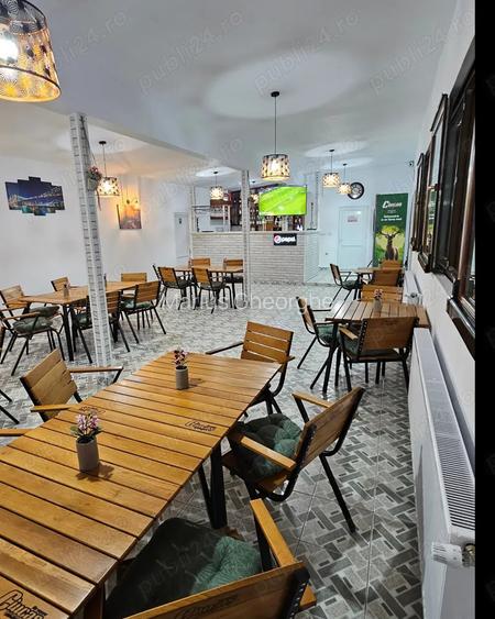 Vand 2 case cu spa?iu comercial la Targul saptamanal Vand 2 case cu spa?iu comercial la Targul saptamanal