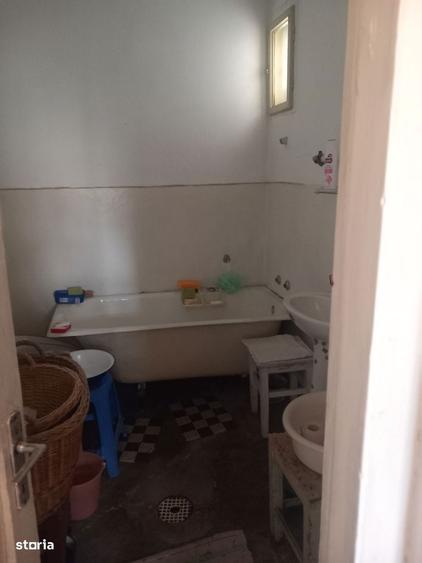 Casa cu etaj 120 mp,teren 400 mp,perfect drept, 7 Noiembrie - 2