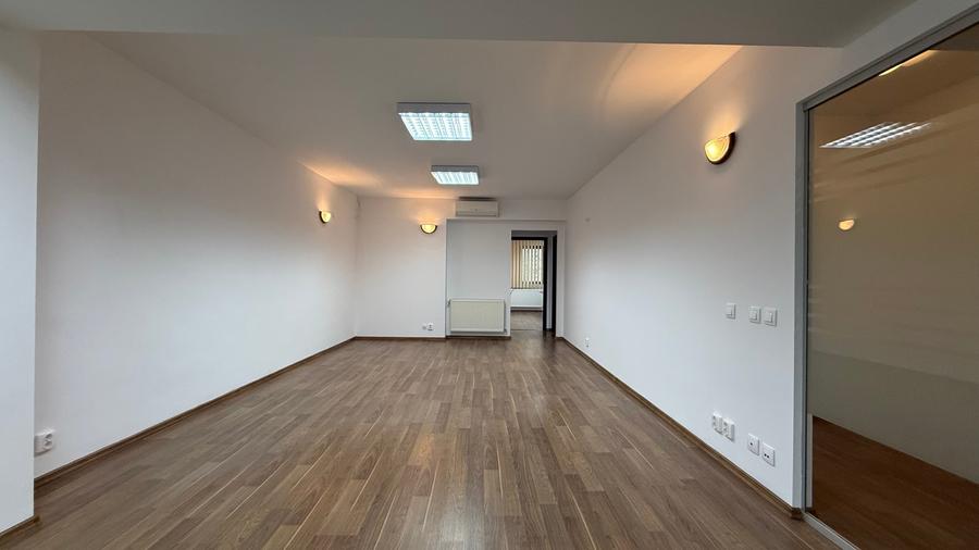 Spații birouri / Clădire de Birouri - 14